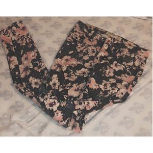 Flowerful  Skinny Jeans for this spring & summer!